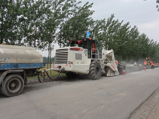 WR2300L，安徽靈壁水穩路基冷再生