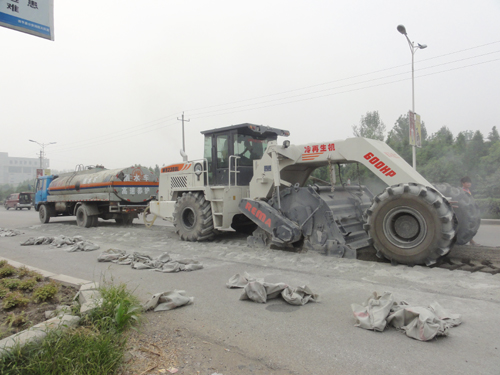 WR2300L，西平水穩路基冷再生
