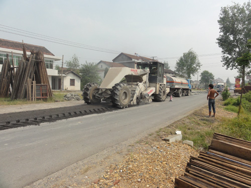 WR2300L，湖南常德G320國道瀝青水穩(wěn)碎石